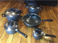5 piece kitchen set (just needs cleaned)