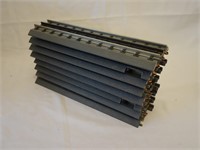 EIGHT PIECES 0 GAUGE MTH STRAIGHT TRACK