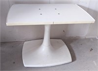 Low White Rectangular Top Table / TV Stand