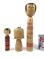 3 poupées Kokeshi en bois, faites au Japon