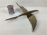 Sculpture d'oiseau en bois teck & laiton