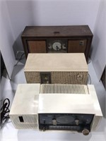 (3) Vintage GE Radios