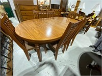 VICTORIAVELLE QUE SOLID ELM DINING TABLE