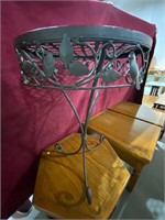 SMALL METAL ROUND PLANT STAND