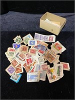 SMALL LOT OF POSTAGE STAMPS