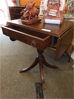 NICE DUNCAN PHYFE DROP LEAF SIDE TABLE