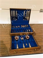 Cuttlery chest & flatware for 8 plus extras
