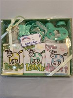 10 Peace newborn gift set for boy