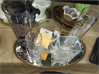 MIXED LOT OF COLLECTIBLE GLASSWARE