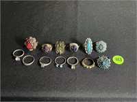 LOT OF ASSORTED RINGS
