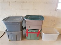 5 Assorted Plastic Totes 1 Lot 1 Damaged