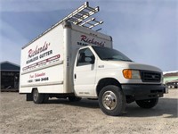 2005 Ford E-350 Box Van Siding Truck