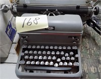 ROYAL MANUAL  TYPEWRITER