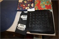 POT HOLDERS, OVEN MITTS, TRAY,