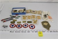 Assorted US army pins and patches
