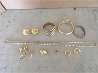 neckchain, bracelets & costume jewelry