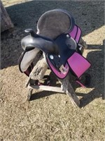 Pleasure Saddle (pink & black)