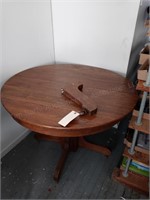 Round oak dining table for repair