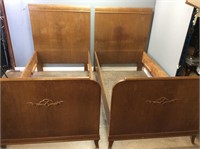 VINTAGE TWIN BEDS
