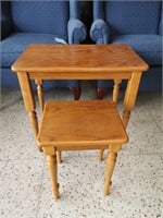 Lot of 2 Nesting End Tables