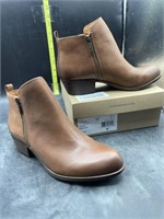 Ladies size 9w lucky brand ankle boots - like new
