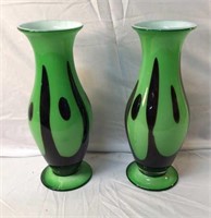 2 pc  Eastern vase lot