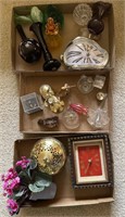 Miscellaneous decorating items