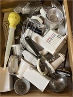 Lot of kitchen utensils electric salad shooter 10