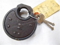 Vintage padlock w/ key - maker front worn