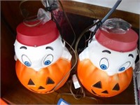 2 light-up Halloween pumpkins
