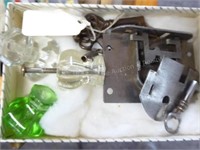 Vintage keys locking mech. & 3 glass knobs