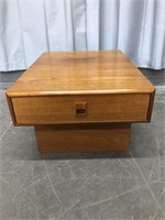 TEAK VENEER END TABLE/ NIGHT STAND