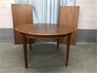 TEAK DINING TABLE WITH 2 LEAVES