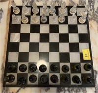 ONYX CHESS BOARD WITH GLASS MEN