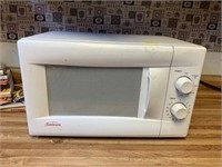 SUNBEAM COUNTER TOP MICROWAVE OVEN