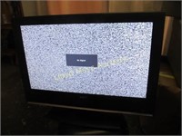 HCT 32" LCD Flat Screen TV w/ Remote