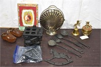 CAST TOY STOVE & COLLECTOR LOT ! -C-2