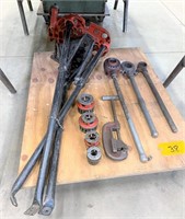 RIGID PIPE THREADING STAND w/ TOOLING (*See