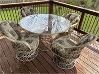 Nice Wicker Patio Table & Chairs - 50" Wide