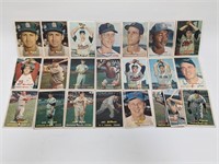 (22) 1957 Topps Baseball Cards