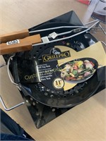 2 grill top wok’s & 2 utensils