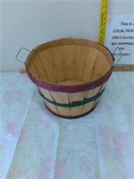 Half bushel basket