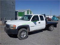 2005 GMC 2500 4WD Extended Cab Flat Bed Truck