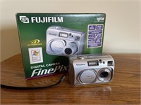 Fujifilm finepix A210 camera like new in box,