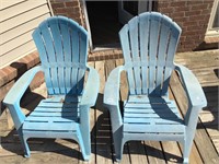 2 plastic Aderondike Chairs