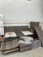 Patio Furniture Set Missing Pieces/See Description