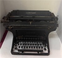 ANTIQUE UNDERWOOD TYPEWRITER 1 OUT OF 3