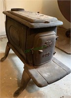 Small cast-iron woodstove - the King No. 628