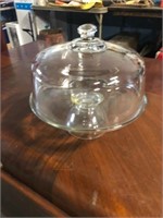 Cake stand with lid