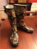 Pair of lightly used women’s size 11 rain boots